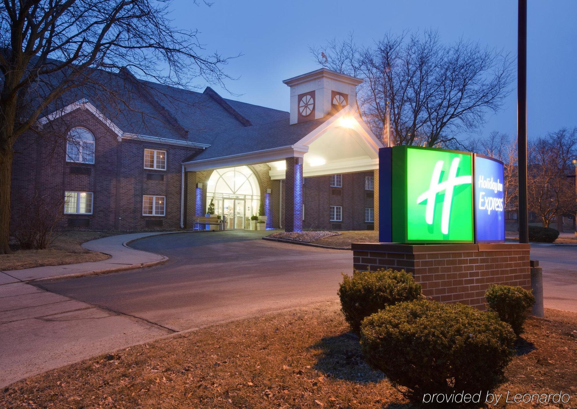 Holiday Inn Express Des Moines-At Drake University, An Ihg Hotel Exterior foto