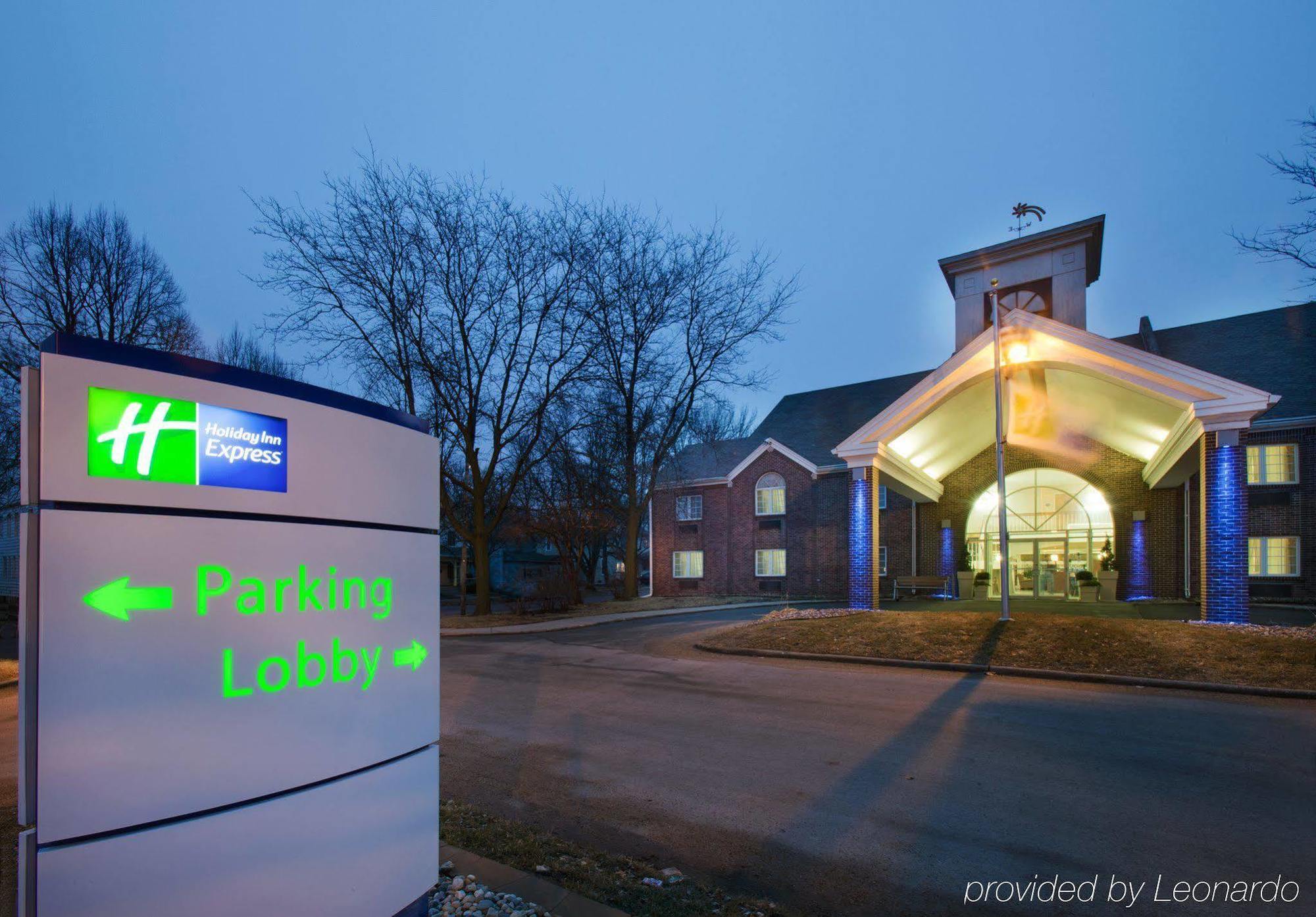 Holiday Inn Express Des Moines-At Drake University, An Ihg Hotel Exterior foto