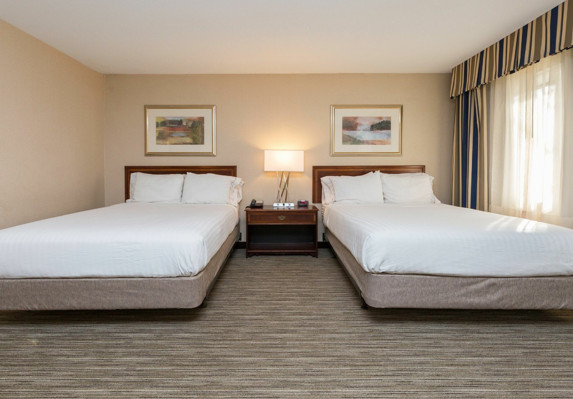 Holiday Inn Express Des Moines-At Drake University, An Ihg Hotel Exterior foto